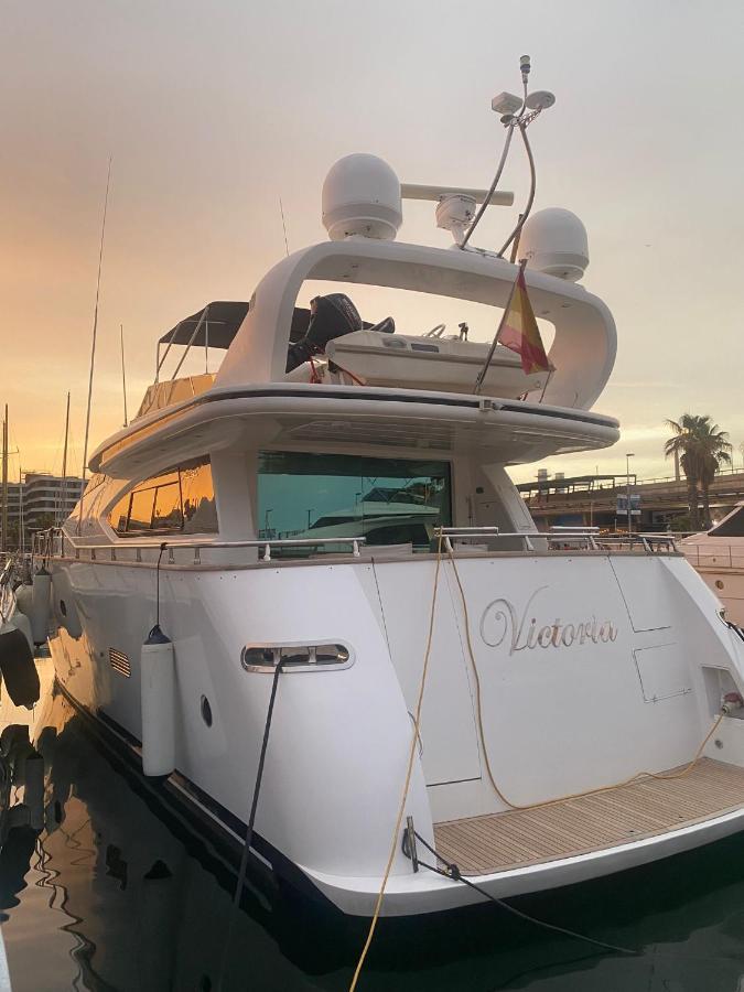 Yacht 20Metros Otel Sant Adria de Besos Dış mekan fotoğraf