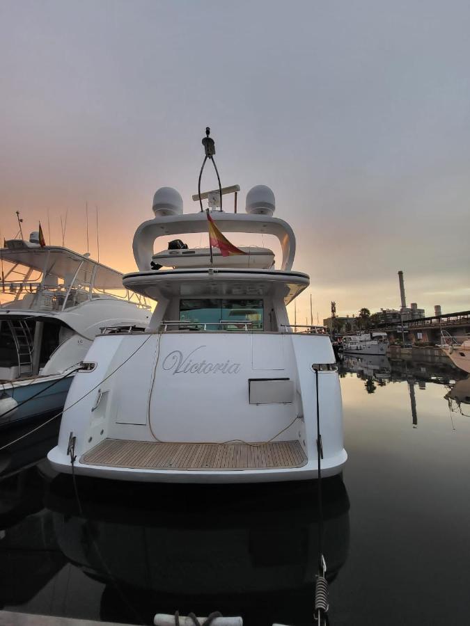 Yacht 20Metros Otel Sant Adria de Besos Dış mekan fotoğraf